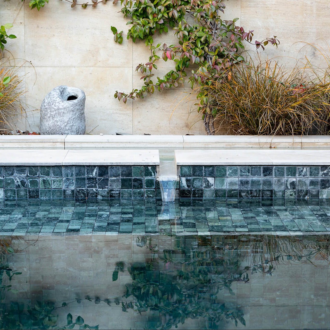 Charmantes schwimmbad im zentrum von Madrid